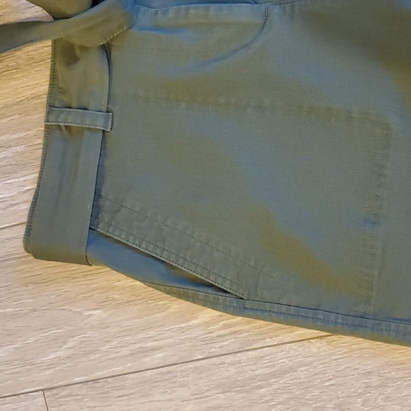 Talbots belted shorts - Picture 2 of 4